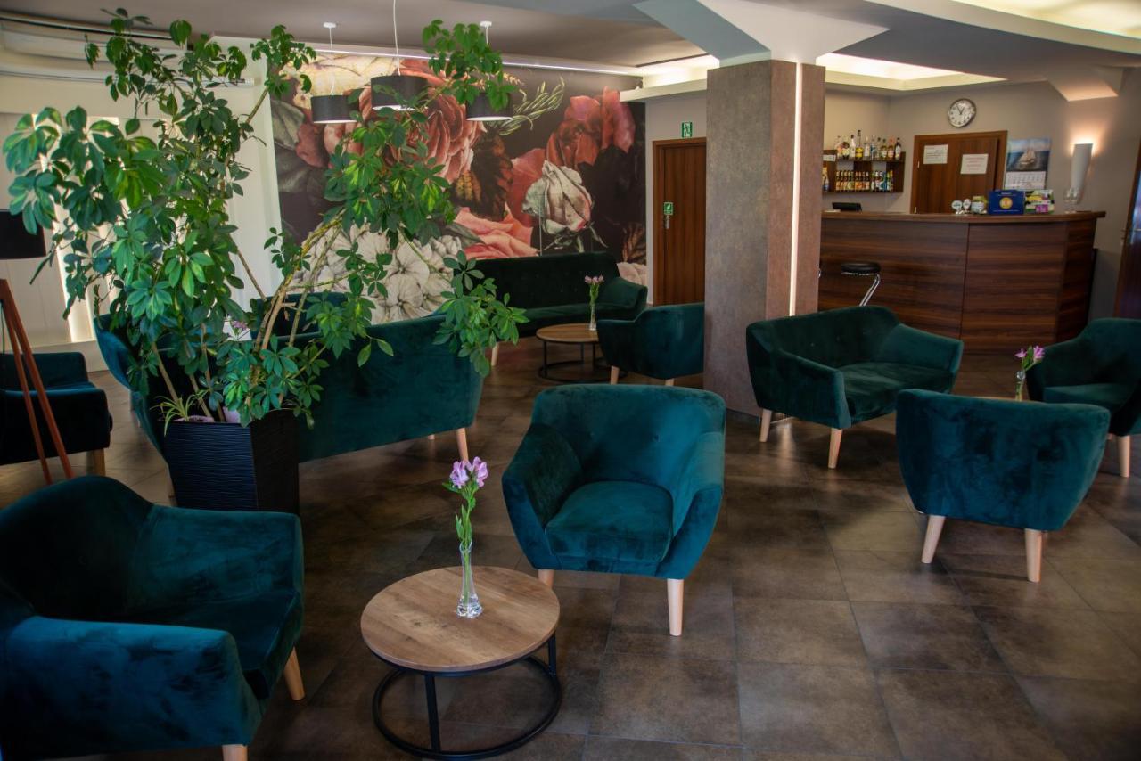 Centrum Restauracyjno-Hotelowe Florres Pawlowiczki Экстерьер фото