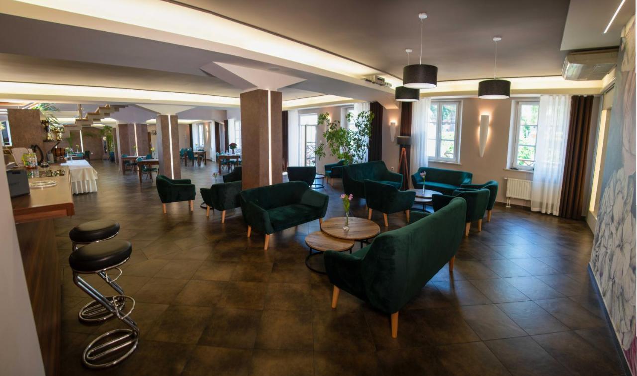 Centrum Restauracyjno-Hotelowe Florres Pawlowiczki Экстерьер фото