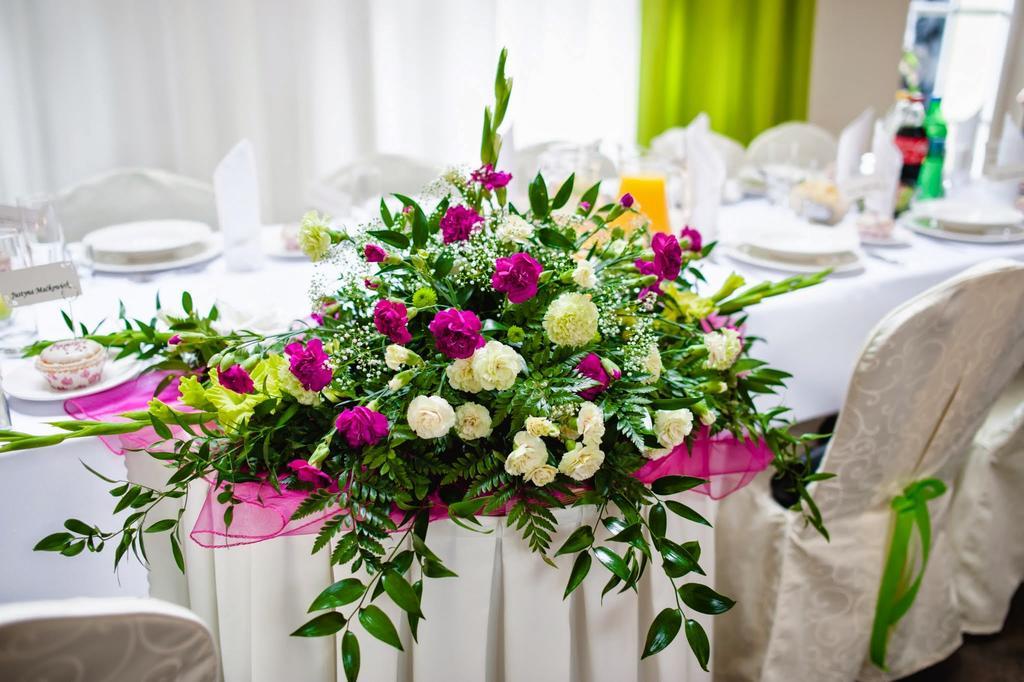 Centrum Restauracyjno-Hotelowe Florres Pawlowiczki Экстерьер фото