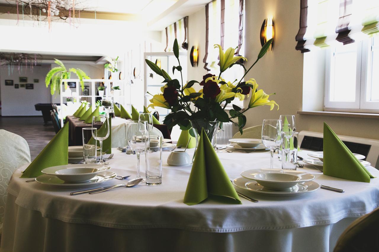 Centrum Restauracyjno-Hotelowe Florres Pawlowiczki Экстерьер фото